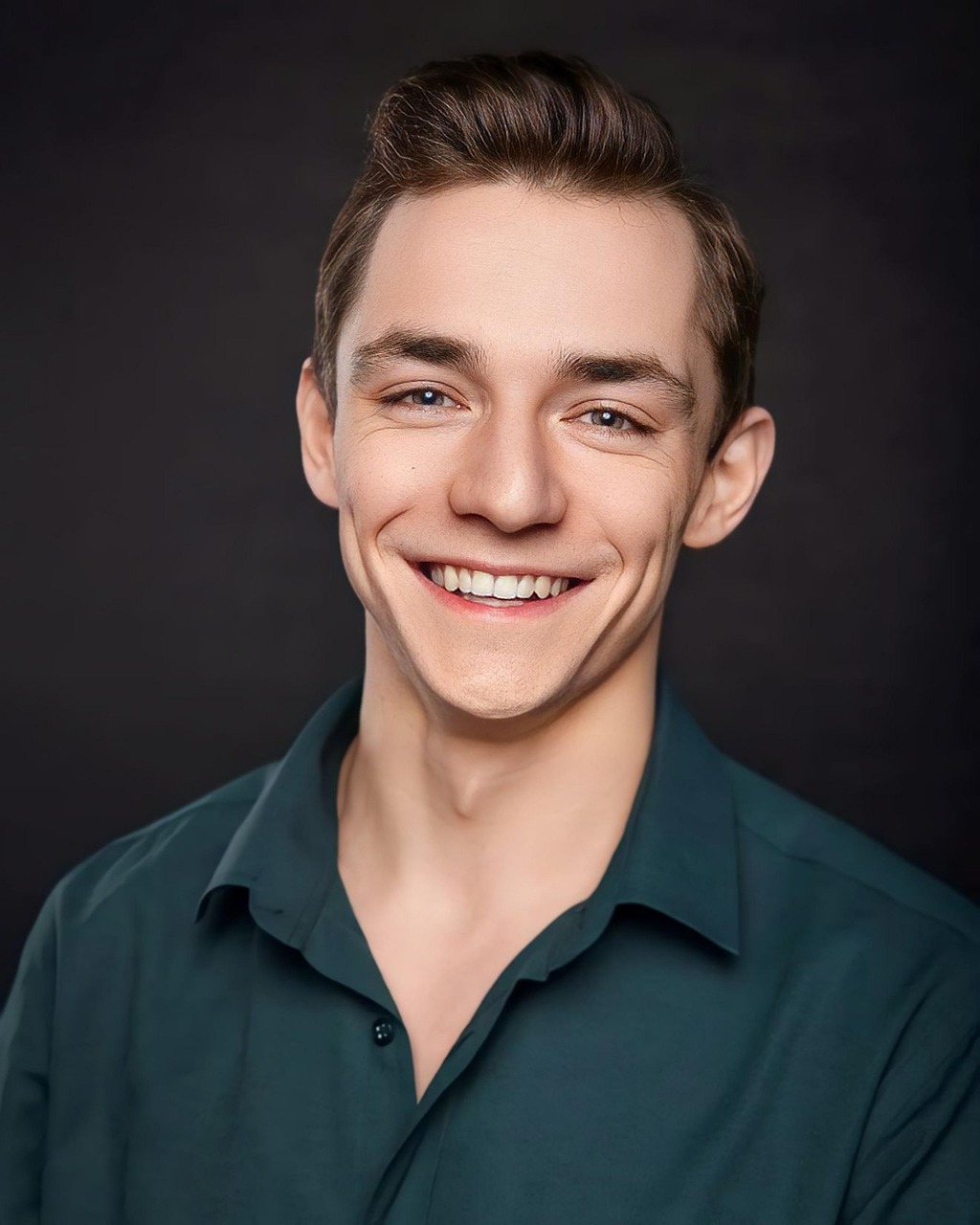 man, good looking, attractive, fashion, male, portrait, guy, model, young, modeling, adult, posing, pose, charming, happy, beautiful, beauty, person, smile, orgullo, homosexual, headshot, people, influencer, profile pic